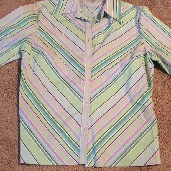 Nice Women’s Size Petite Large Button Down Blouse - Picture 2 of 8
